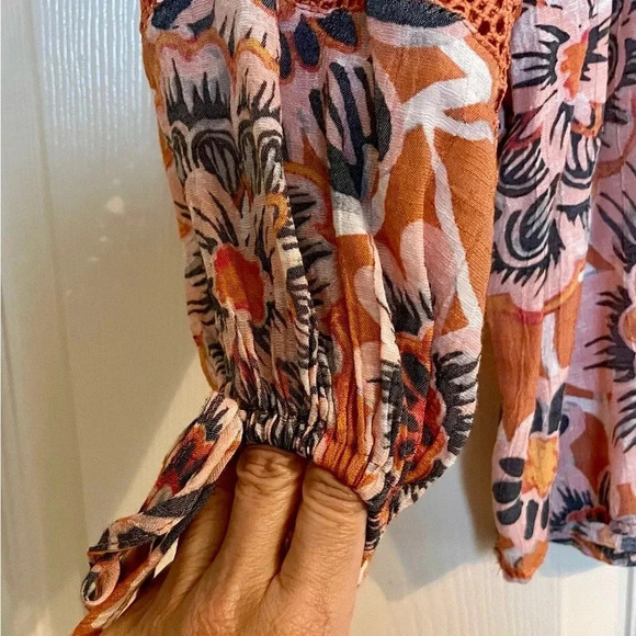 Zac and Rachel floral top with crochet accents. Size Small - Picture 3 of 7